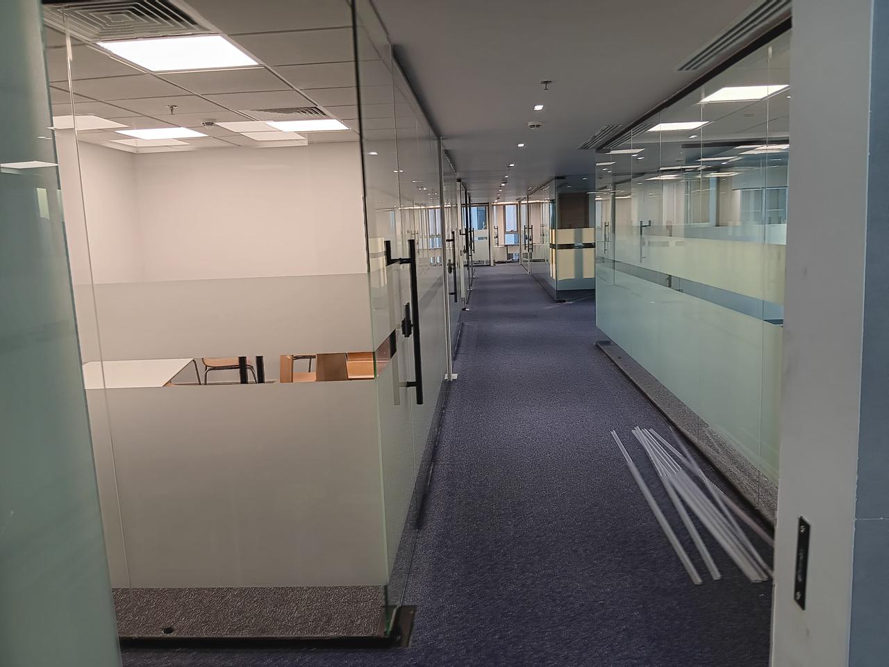 زجاج سكريت المكاتب الداخلية — 11