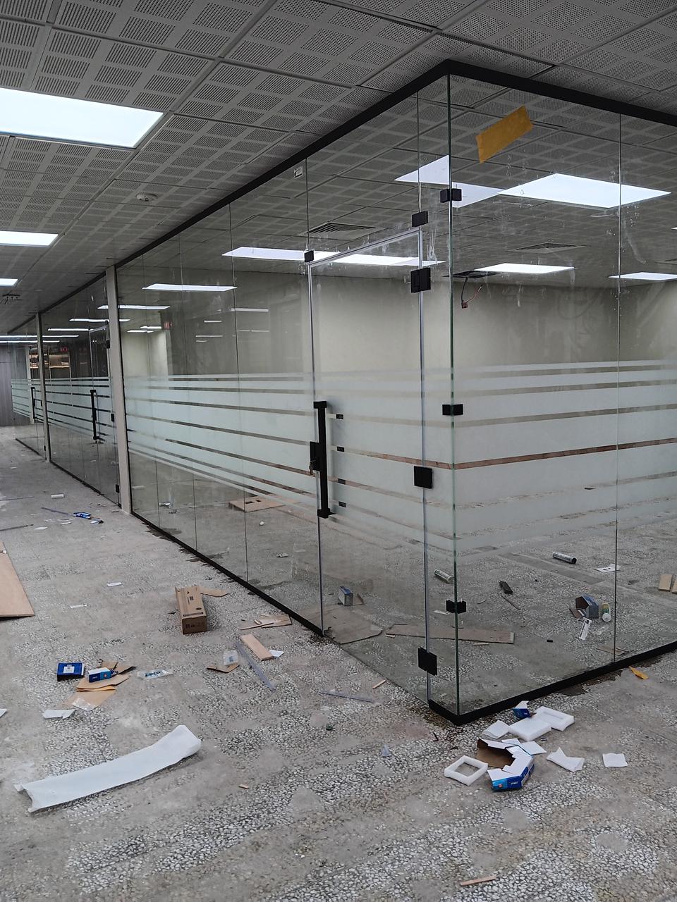 زجاج سكريت المكاتب الداخلية — 18