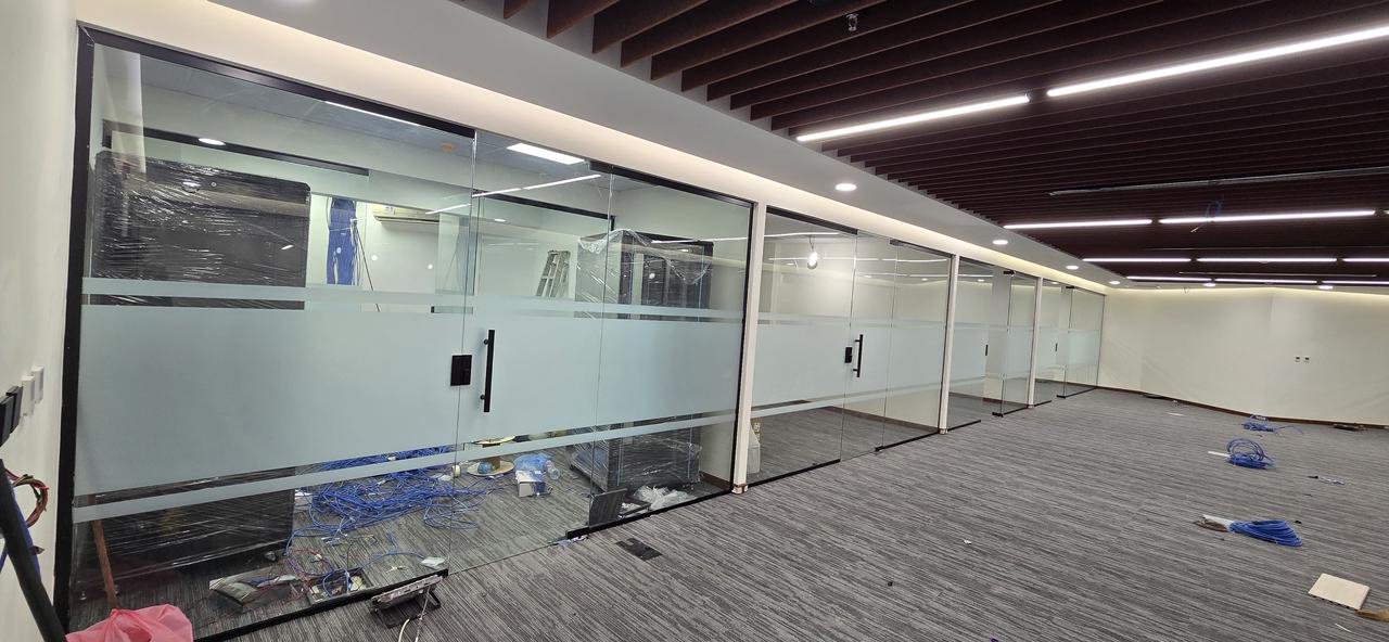 زجاج سكريت المكاتب الداخلية — 08