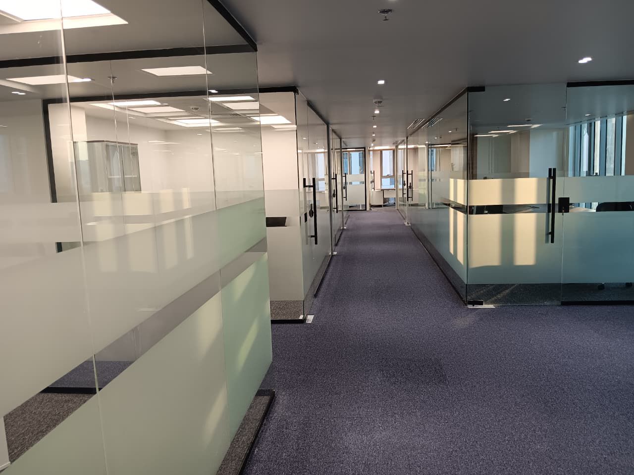 زجاج سكريت المكاتب الداخلية — 09