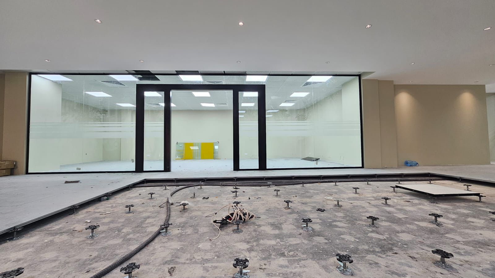 أبواب زجاج سكريت أوتوماتيكية — 02